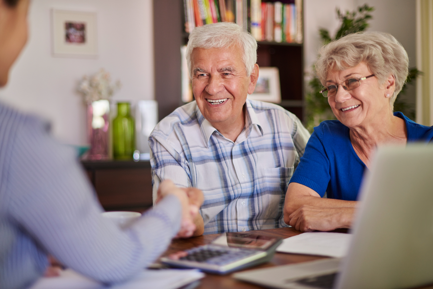 elderly-couple-with-accountant-hf